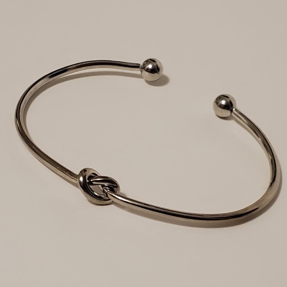 Love knot bangle